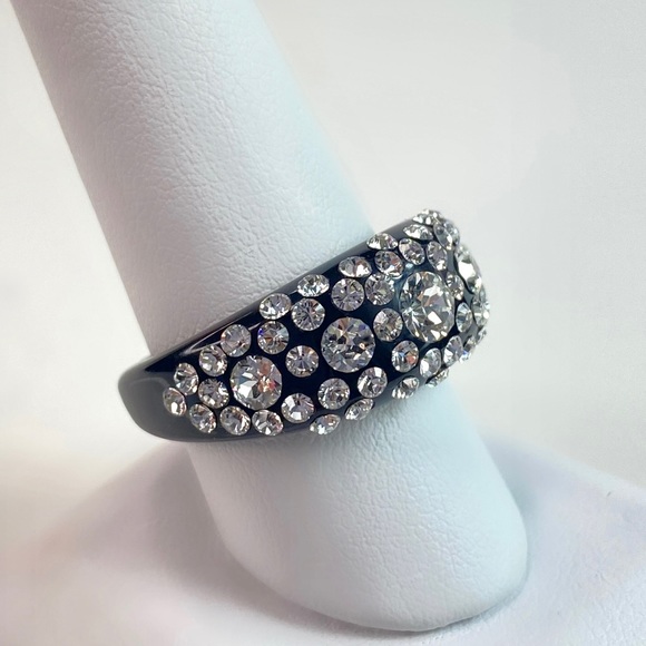Black acrylic ring embellished with Crystal gemstones, trendy statement ring. - Picture 7 of 13